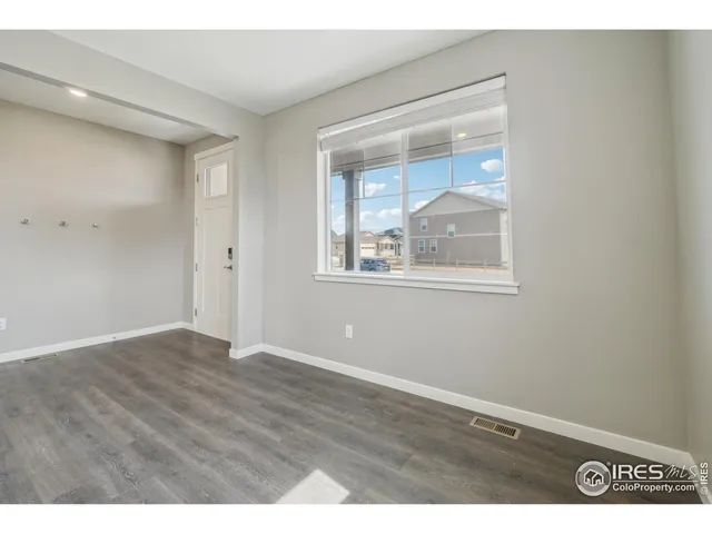a view of empty room with window