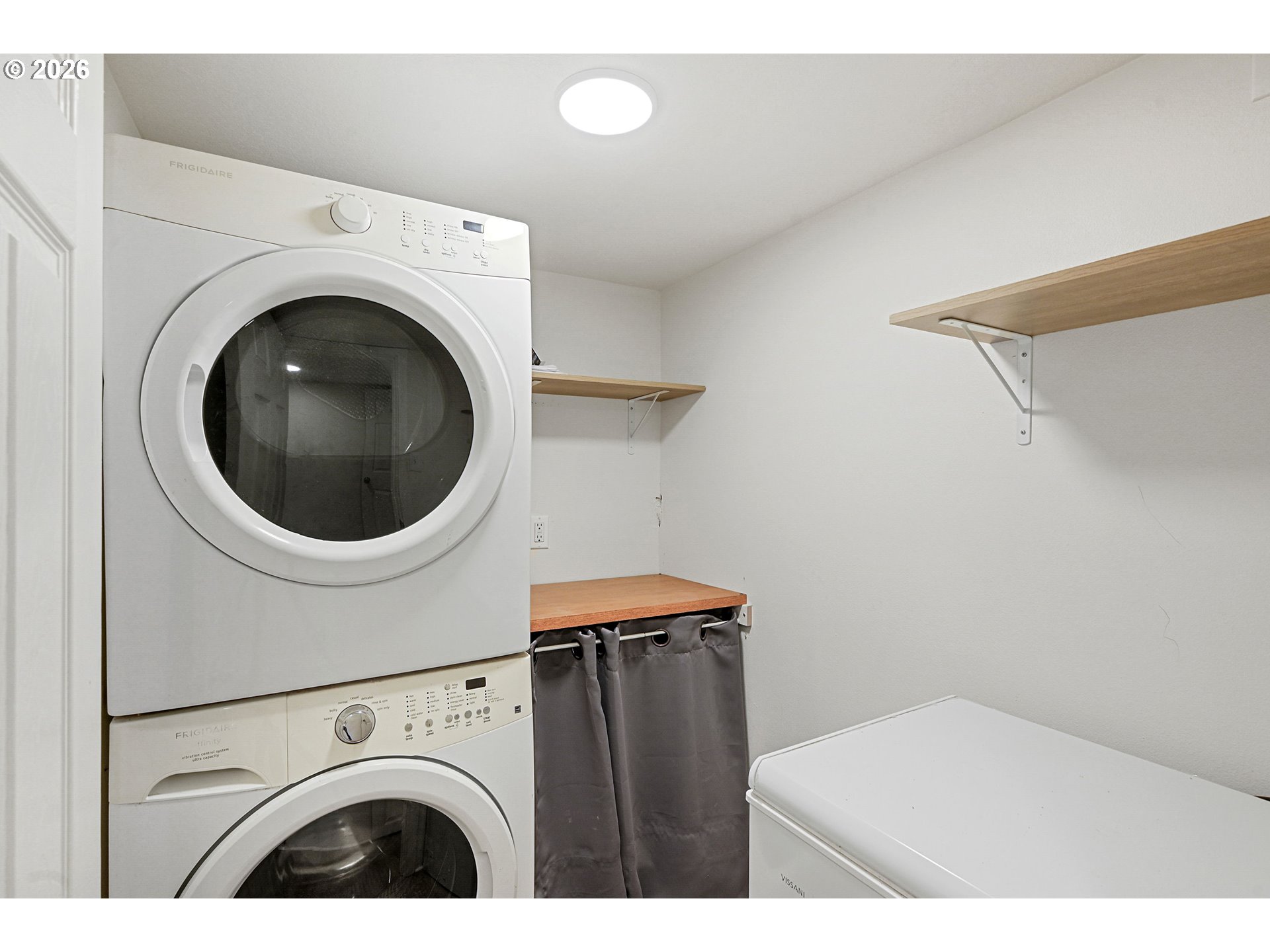 634 Northwest Ivy Street Camas, WA 98607 - Photo 18 of 27 a utility room with dryer and washer