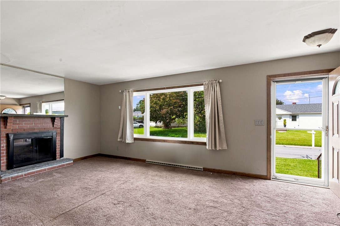 20 Wood Road Middletown, RI 02842 - Photo 4 of 28 Gallery Image 4