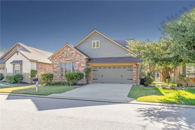 $379,900 | 1736 Twin Pond Circle, College Station, TX 77845