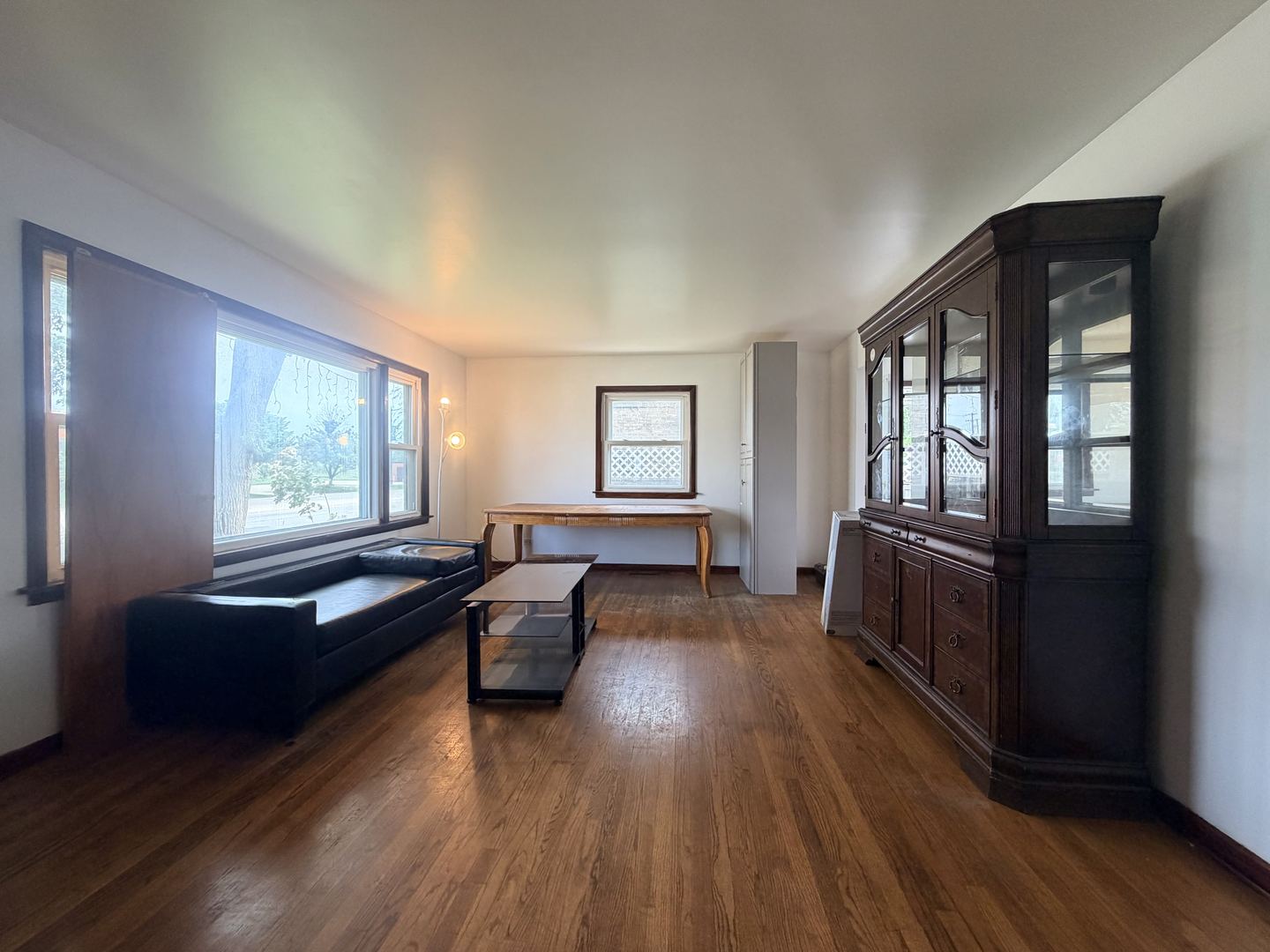 128 North York Road Bensenville, IL 60106 - Photo 6 of 39 a living room with furniture and windows