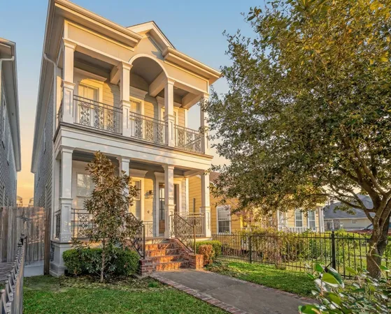 $735,000 | 1003 East 25th Street, Houston, TX 77009