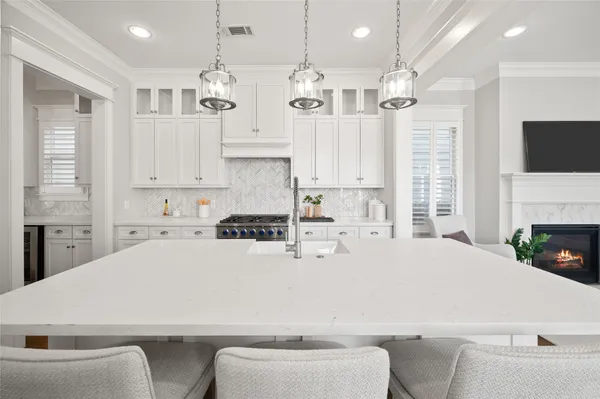 $735,000 | 1003 East 25th Street, Houston, TX 77009