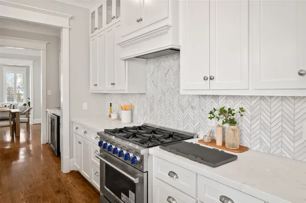$735,000 | 1003 East 25th Street, Houston, TX 77009