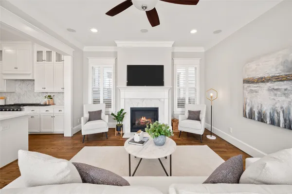 $735,000 | 1003 East 25th Street, Houston, TX 77009