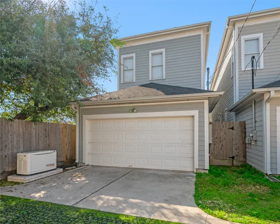 $735,000 | 1003 East 25th Street, Houston, TX 77009