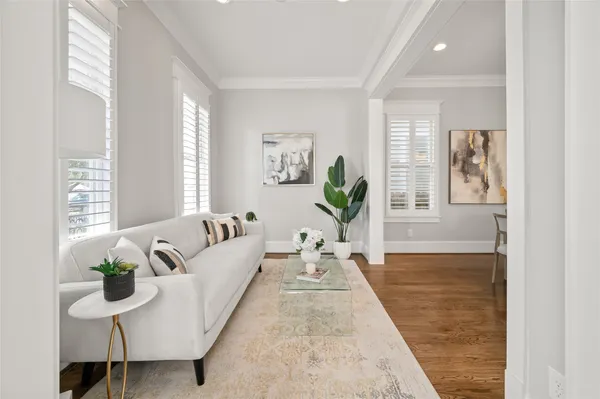 $735,000 | 1003 East 25th Street, Houston, TX 77009