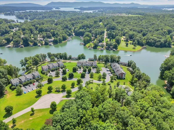$559,500 | 335 South Pointe Shore Drive, Unit 308, Moneta, VA 24121