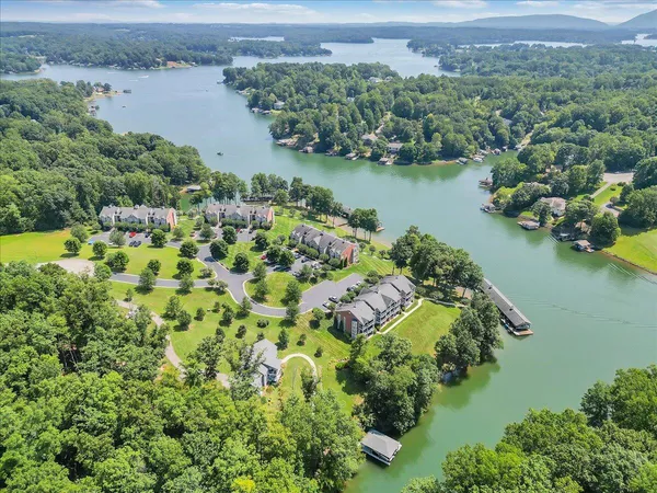 $559,500 | 335 South Pointe Shore Drive, Unit 308, Moneta, VA 24121