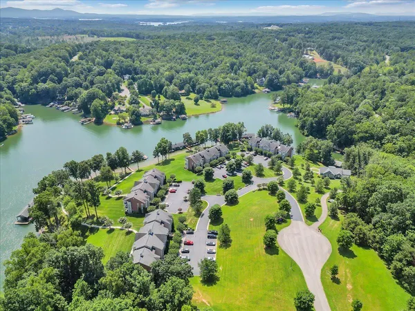 $559,500 | 335 South Pointe Shore Drive, Unit 308, Moneta, VA 24121