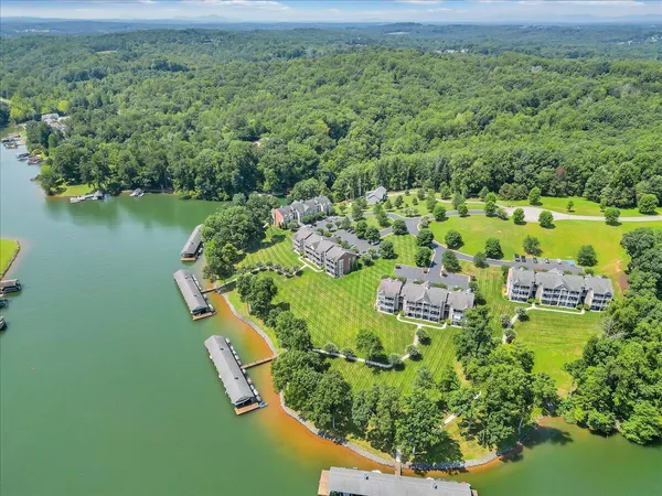 $559,500 | 335 South Pointe Shore Drive, Unit 308, Moneta, VA 24121