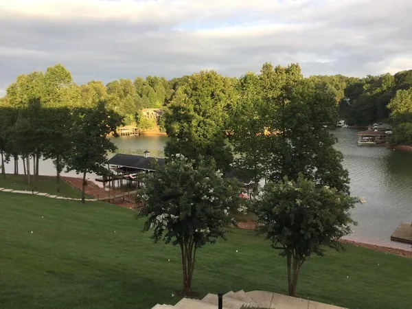 $559,500 | 335 South Pointe Shore Drive, Unit 308, Moneta, VA 24121