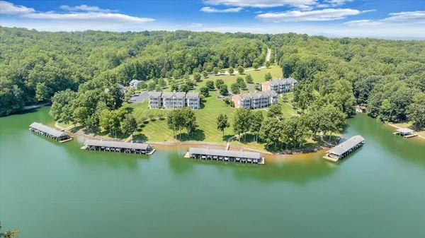 $559,500 | 335 South Pointe Shore Drive, Unit 308, Moneta, VA 24121