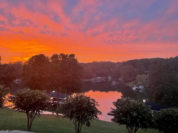 $559,500 | 335 South Pointe Shore Drive, Unit 308, Moneta, VA 24121