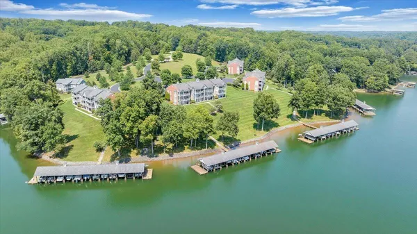 $559,500 | 335 South Pointe Shore Drive, Unit 308, Moneta, VA 24121