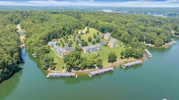 $559,500 | 335 South Pointe Shore Drive, Unit 308, Moneta, VA 24121