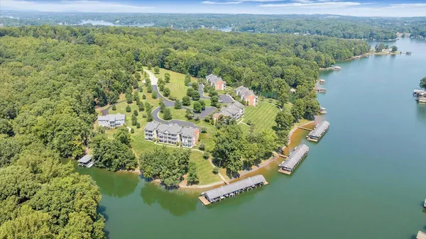 $559,500 | 335 South Pointe Shore Drive, Unit 308, Moneta, VA 24121