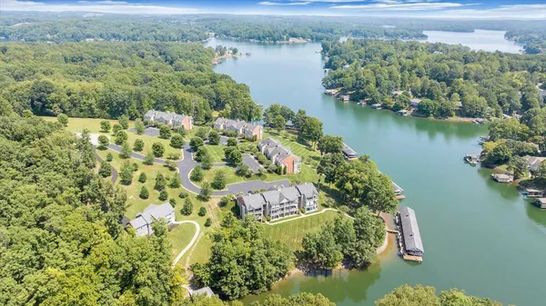 $559,500 | 335 South Pointe Shore Drive, Unit 308, Moneta, VA 24121