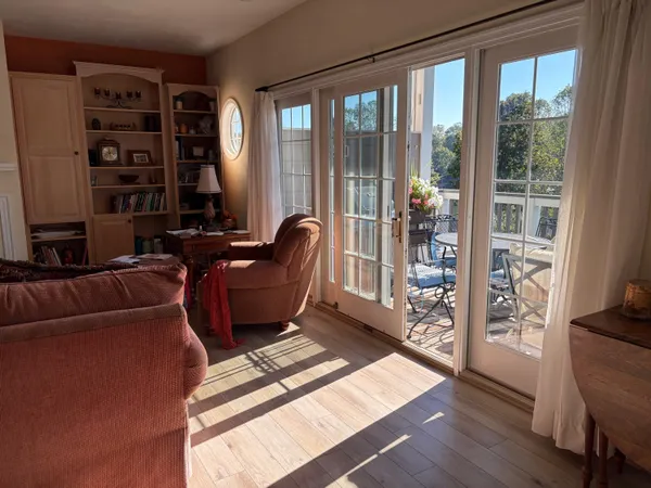 $559,500 | 335 South Pointe Shore Drive, Unit 308, Moneta, VA 24121