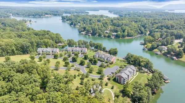 $559,500 | 335 South Pointe Shore Drive, Unit 308, Moneta, VA 24121