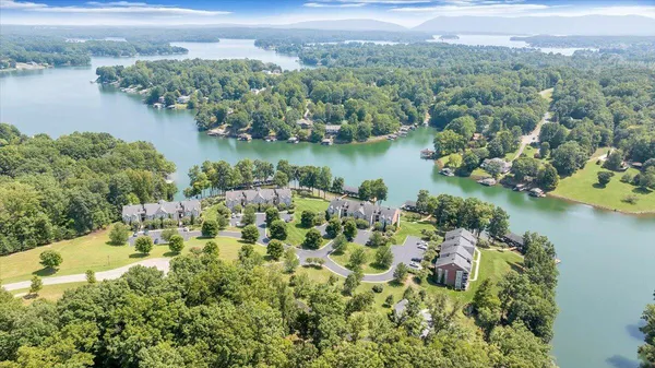 $559,500 | 335 South Pointe Shore Drive, Unit 308, Moneta, VA 24121