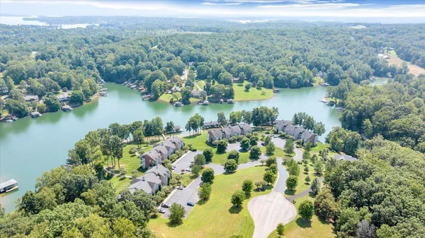 $559,500 | 335 South Pointe Shore Drive, Unit 308, Moneta, VA 24121