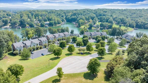 $559,500 | 335 South Pointe Shore Drive, Unit 308, Moneta, VA 24121
