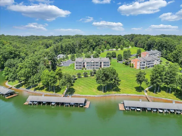 $559,500 | 335 South Pointe Shore Drive, Unit 308, Moneta, VA 24121