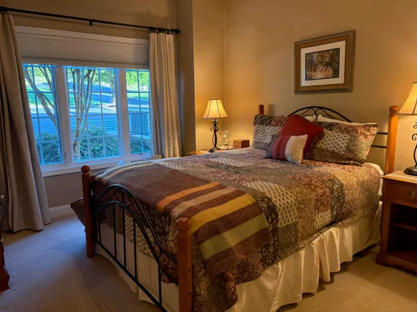 $559,500 | 335 South Pointe Shore Drive, Unit 308, Moneta, VA 24121