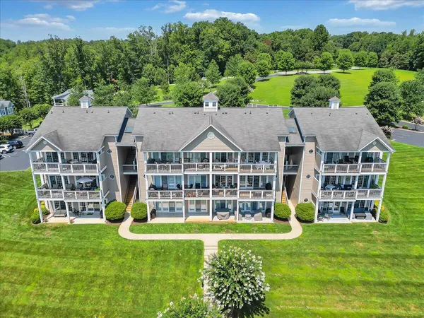 $559,500 | 335 South Pointe Shore Drive, Unit 308, Moneta, VA 24121