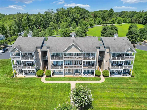 $559,500 | 335 South Pointe Shore Drive, Unit 308, Moneta, VA 24121