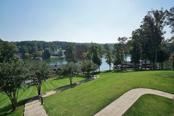 $559,500 | 335 South Pointe Shore Drive, Unit 308, Moneta, VA 24121