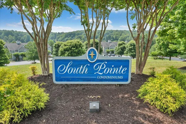 $559,500 | 335 South Pointe Shore Drive, Unit 308, Moneta, VA 24121