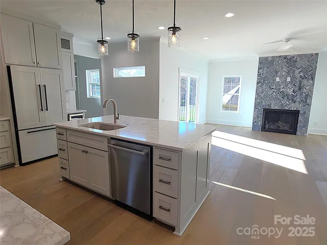 $859,000 | 405 19th Ave Circle Northwest, Hickory, NC 28601