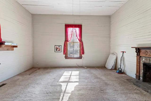 a view of livingroom with furniture