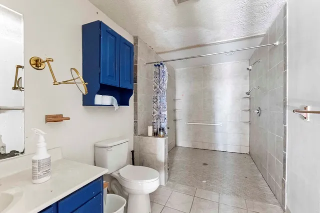 a view of an entryway with front door