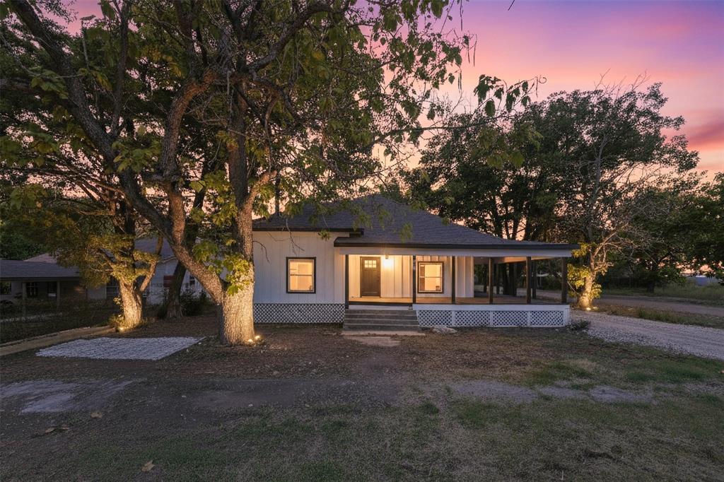 507 2nd Street Moody, TX 76557 - Photo 2 of 40 a front view of a house with a yard
