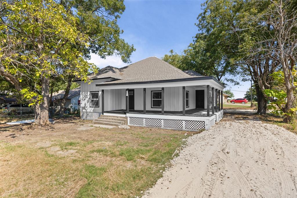 507 2nd Street Moody, TX 76557 - Photo 3 of 40 a front view of a house with a yard and large trees