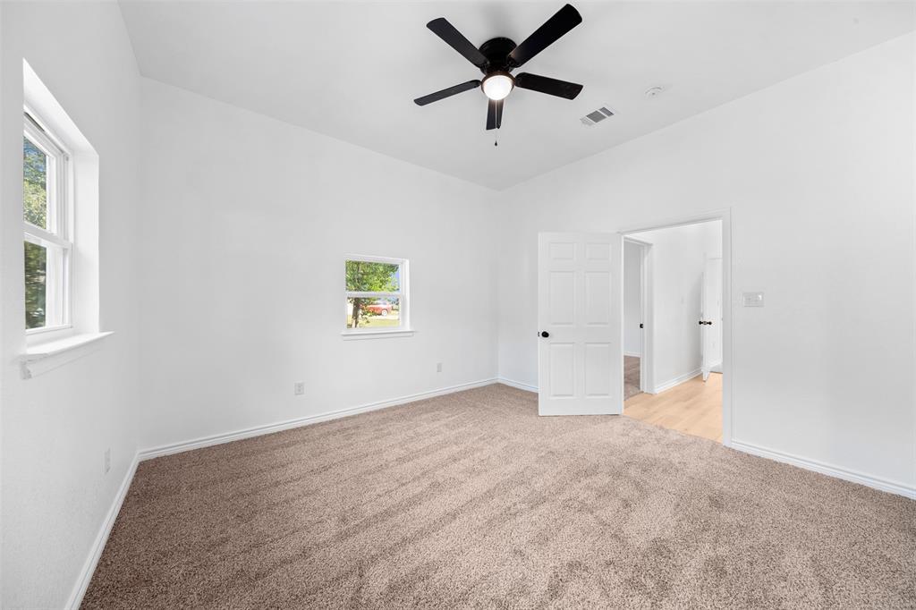 507 2nd Street Moody, TX 76557 - Photo 31 of 40 an empty room with a ceiling fan and window