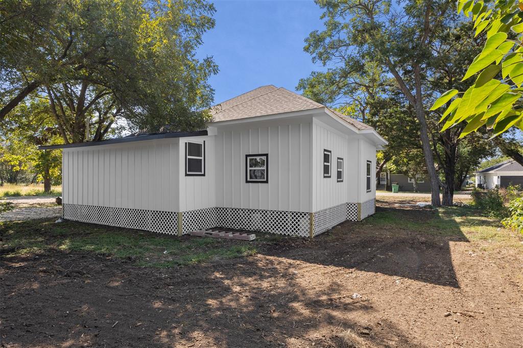 507 2nd Street Moody, TX 76557 - Photo 37 of 40 a view of a house with a yard