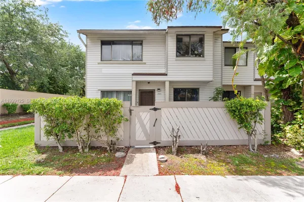 $342,999 | 3541 Northwest 99th Terrace, Unit 6A, Sunrise, FL 33351