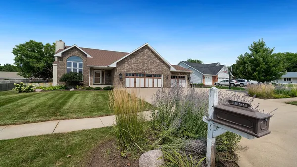 $340,000 | 1850 Indian Springs Court, Freeport, IL 61032