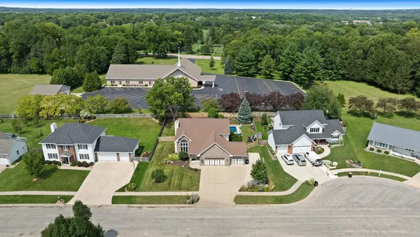 $340,000 | 1850 Indian Springs Court, Freeport, IL 61032