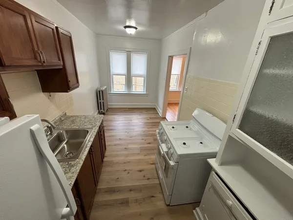 $1,250 | 2216 West Thome Avenue, Unit 3B, Chicago, IL 60659