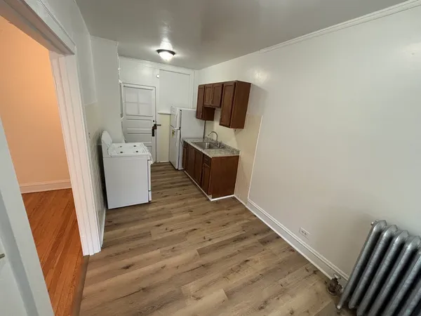 $1,250 | 2216 West Thome Avenue, Unit 3B, Chicago, IL 60659