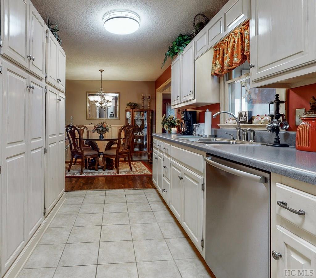 664 Sassafras Gap Road Highlands, NC 28741 - Photo 16 of 33 Gallery Image 16