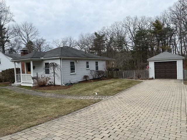 $4,200 | 396 Wellesley Avenue, Wellesley, MA 02481