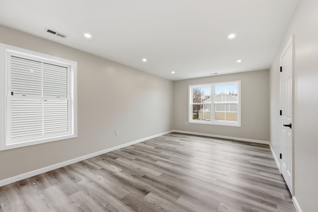 14 Crane Street Springfield, MA 01104 - Photo 21 of 41