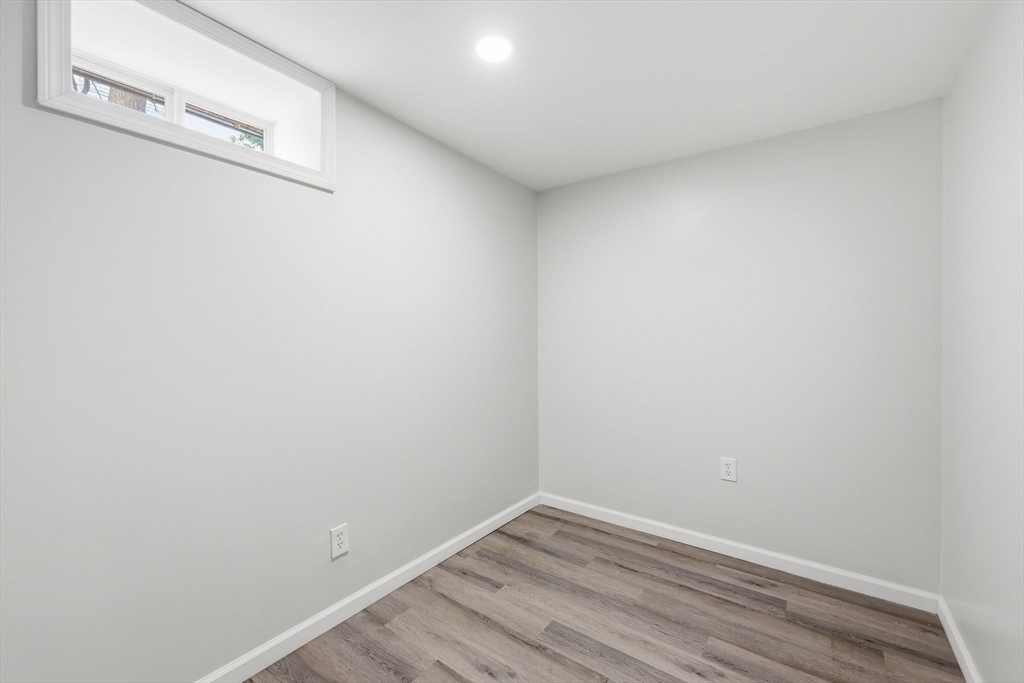 14 Crane Street Springfield, MA 01104 - Photo 31 of 41