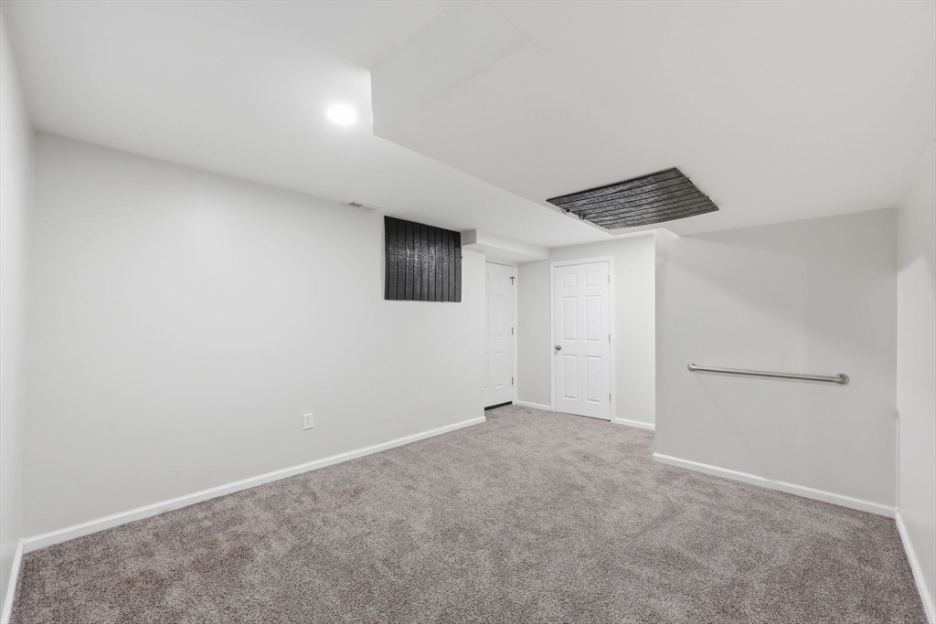 14 Crane Street Springfield, MA 01104 - Photo 33 of 41